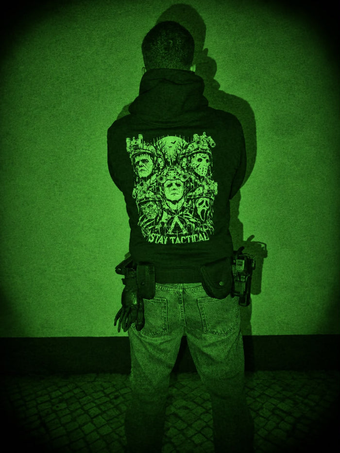 Operador de costas com a Hoodie Dark Vision, em visão noturna